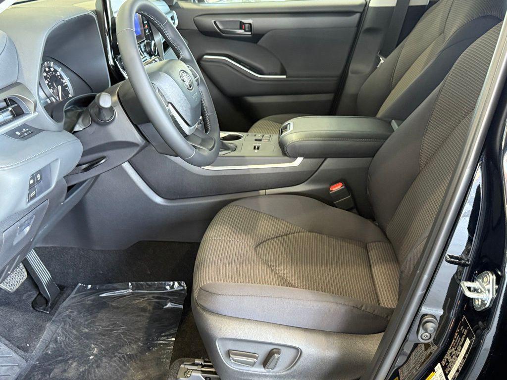 new 2025 Toyota Highlander car, priced at $42,798