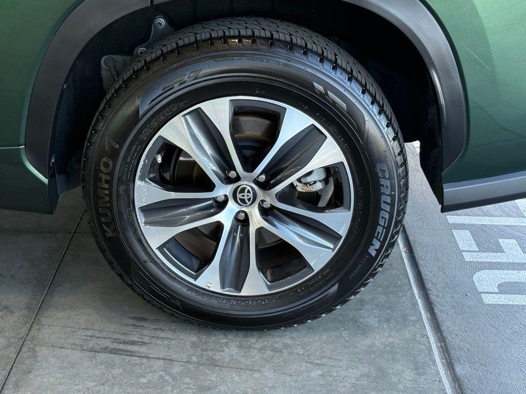 used 2024 Toyota Highlander car, priced at $37,672