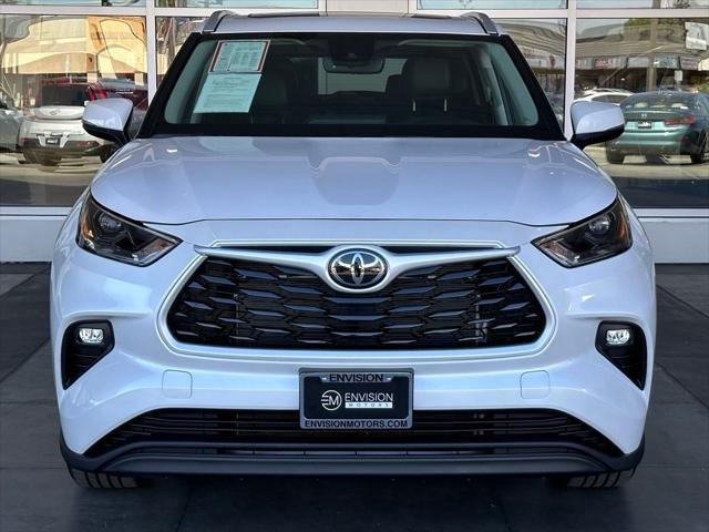 used 2024 Toyota Highlander car, priced at $41,994