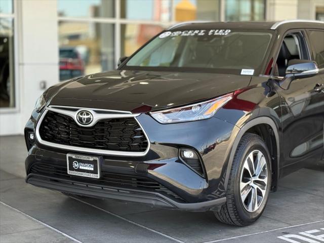 used 2022 Toyota Highlander car, priced at $34,067