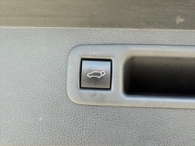 used 2022 Toyota Highlander car, priced at $34,067