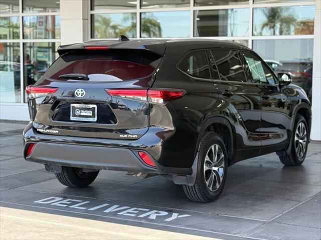 used 2022 Toyota Highlander car, priced at $34,067