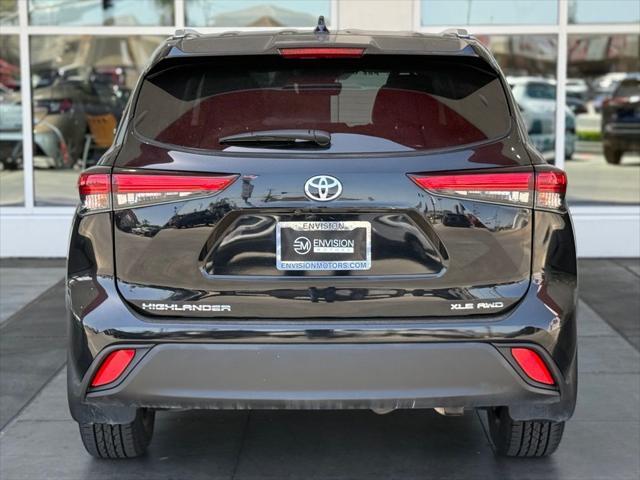 used 2022 Toyota Highlander car, priced at $34,067