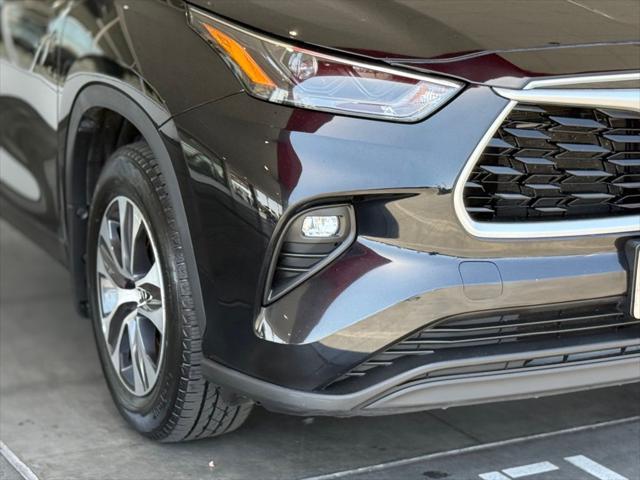 used 2022 Toyota Highlander car, priced at $34,067