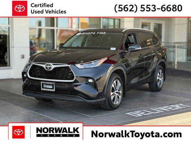 used 2022 Toyota Highlander car, priced at $34,588