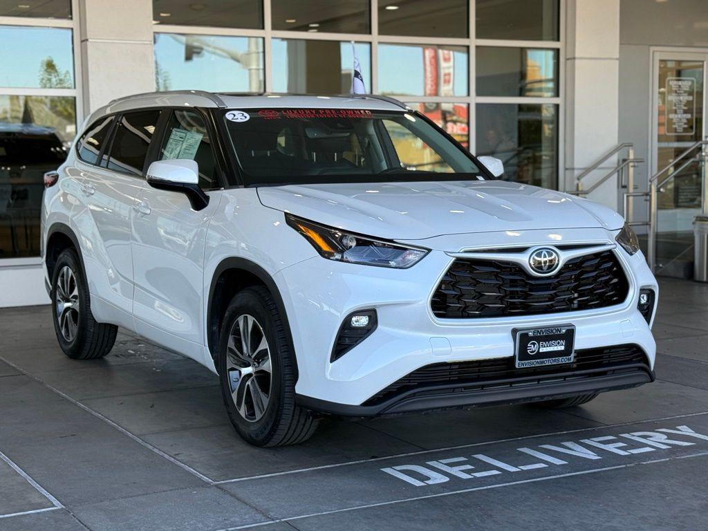 used 2023 Toyota Highlander car, priced at $31,919