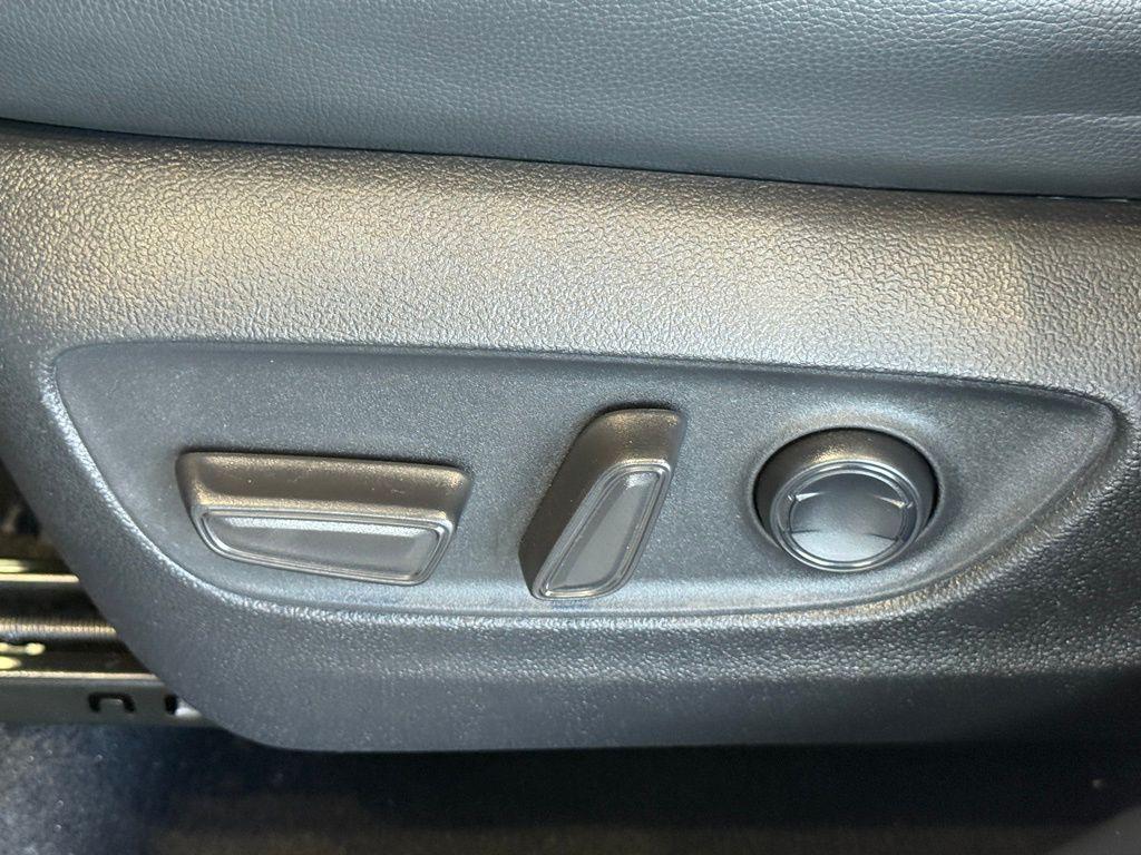 used 2023 Toyota Highlander car, priced at $31,919