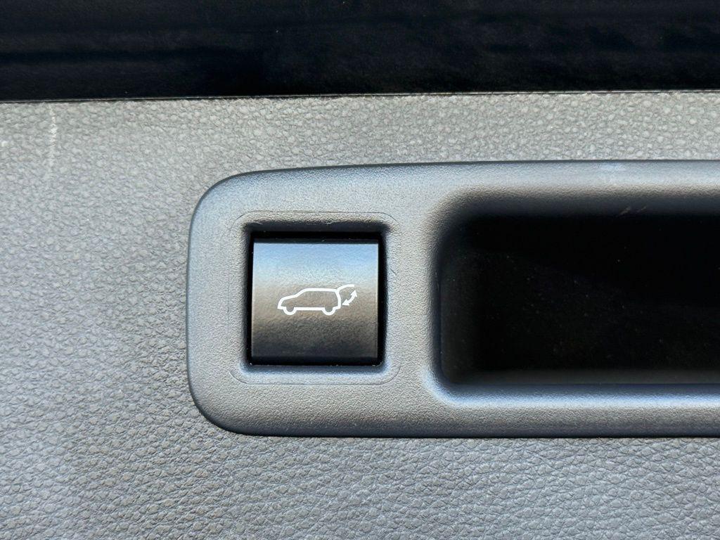 used 2023 Toyota Highlander car, priced at $31,919