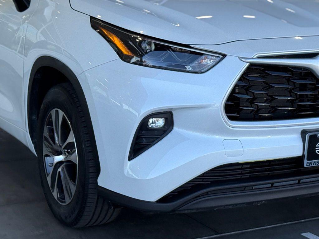 used 2023 Toyota Highlander car, priced at $31,919