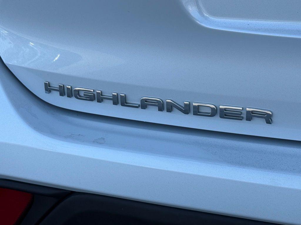 used 2022 Toyota Highlander car, priced at $28,488
