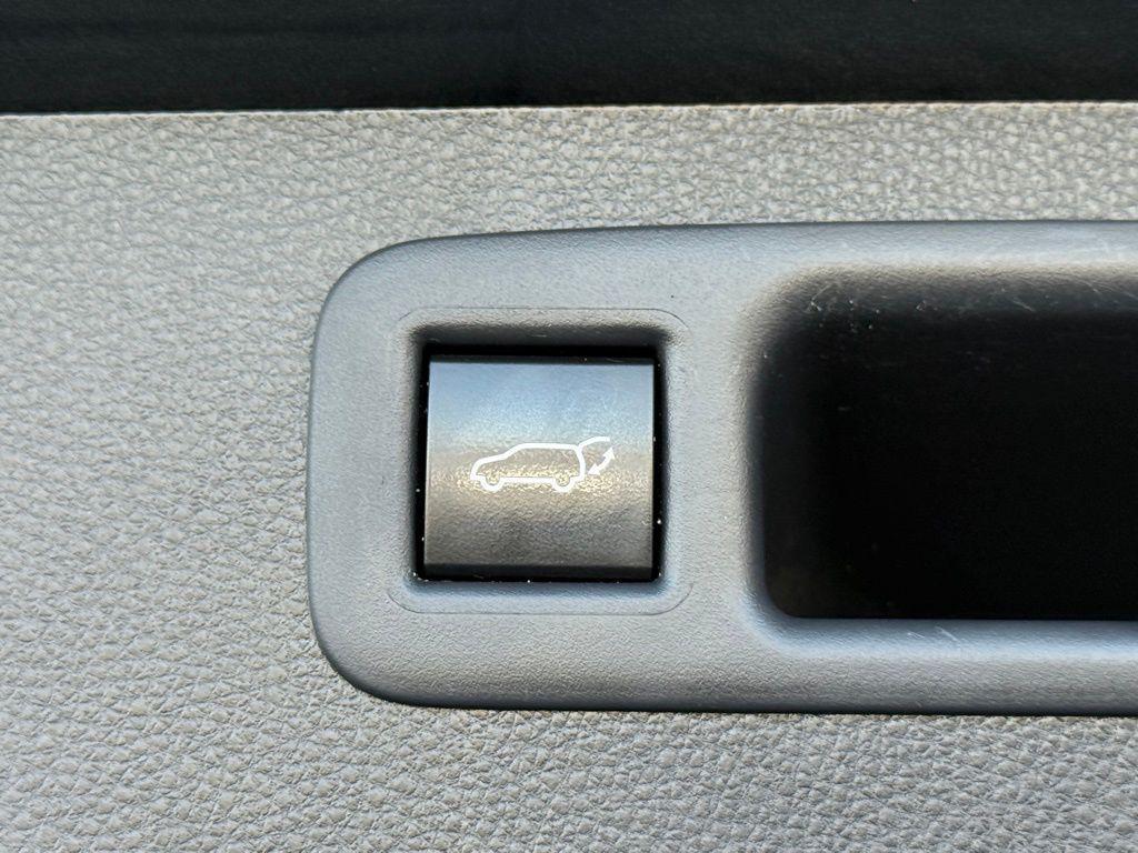 used 2022 Toyota Highlander car, priced at $28,488