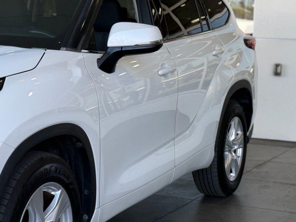 used 2022 Toyota Highlander car, priced at $28,488