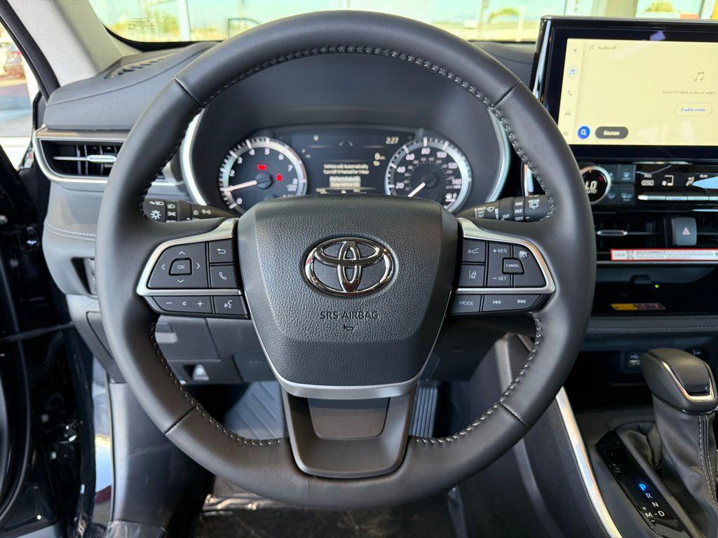 new 2025 Toyota Highlander car, priced at $47,802