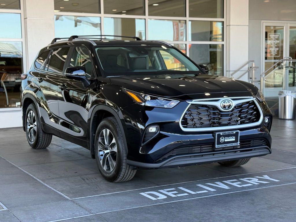 new 2025 Toyota Highlander car, priced at $47,802
