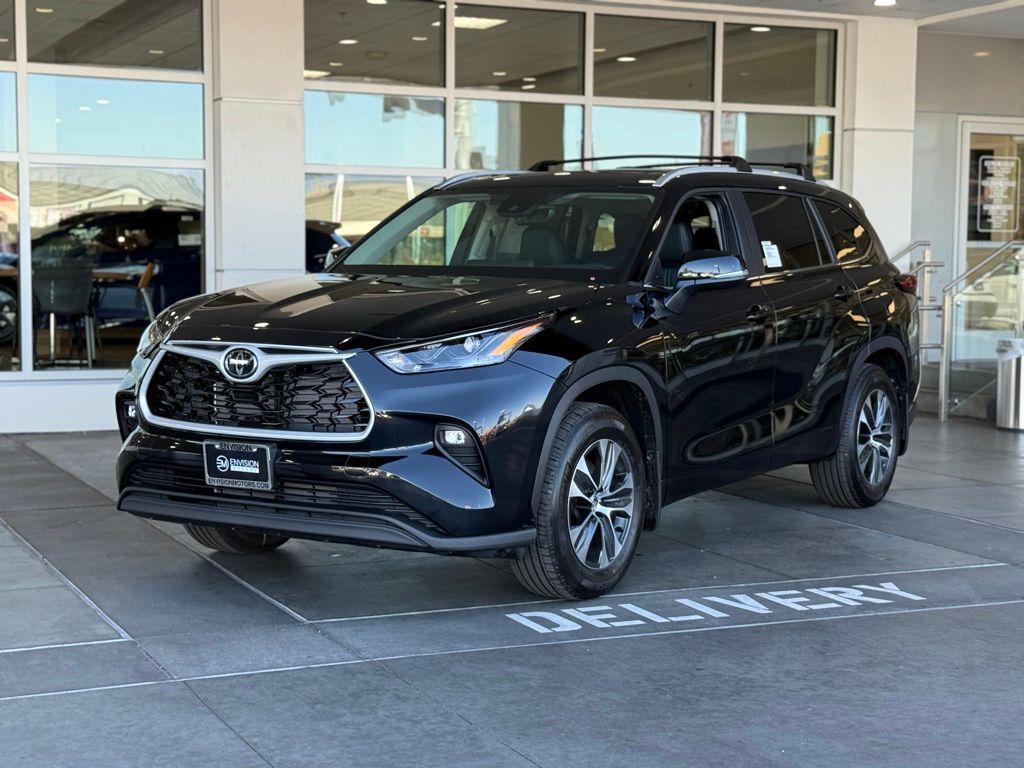 new 2025 Toyota Highlander car, priced at $47,802