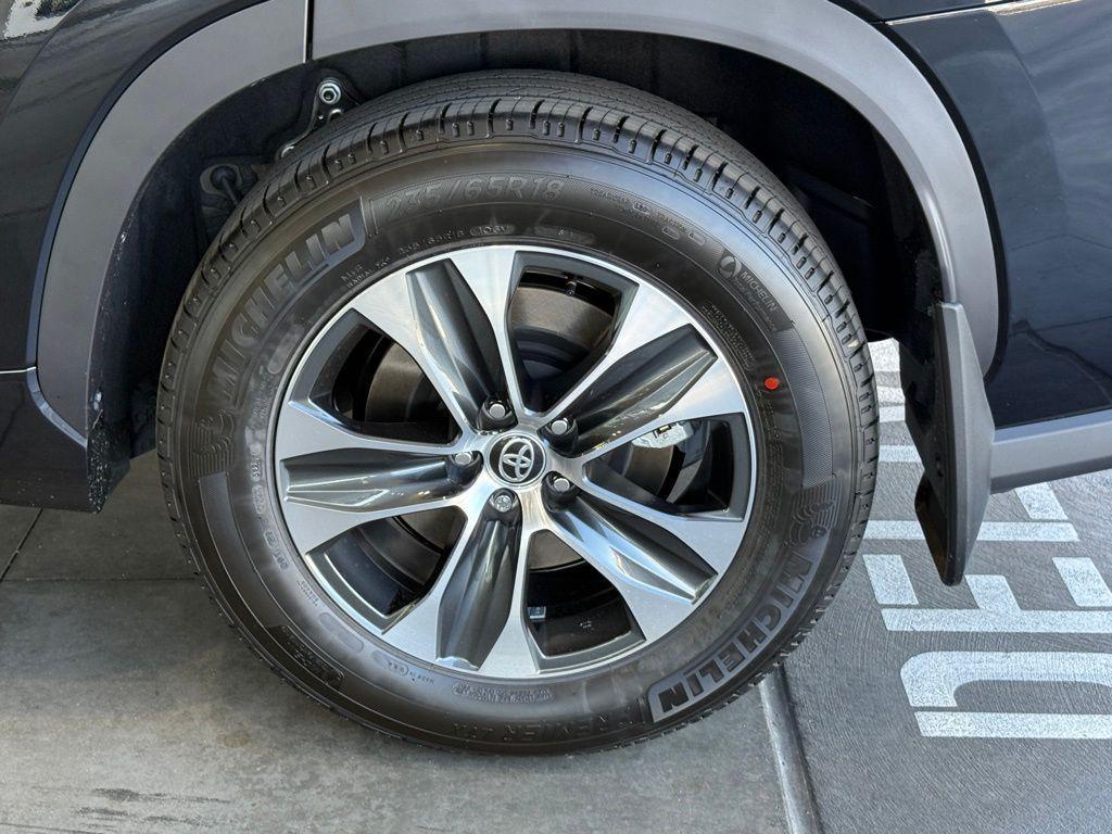 new 2025 Toyota Highlander car, priced at $47,802