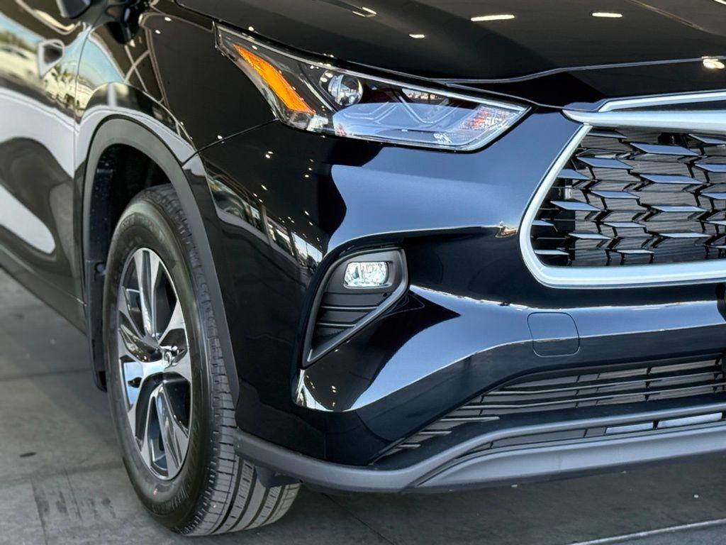 new 2025 Toyota Highlander car, priced at $47,802