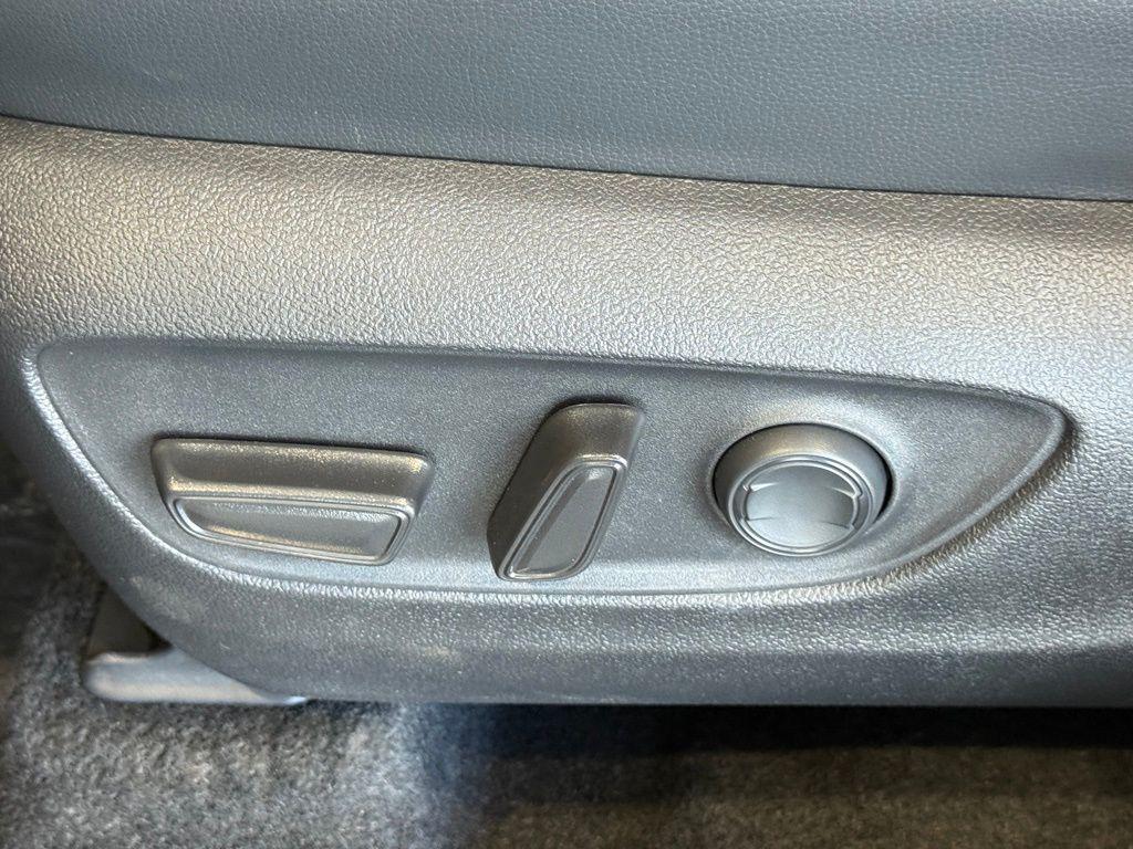 new 2025 Toyota Highlander car, priced at $47,802