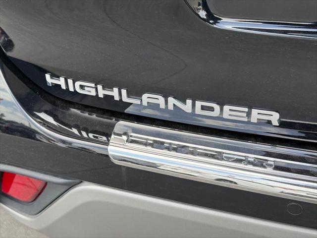 used 2022 Toyota Highlander car, priced at $40,515