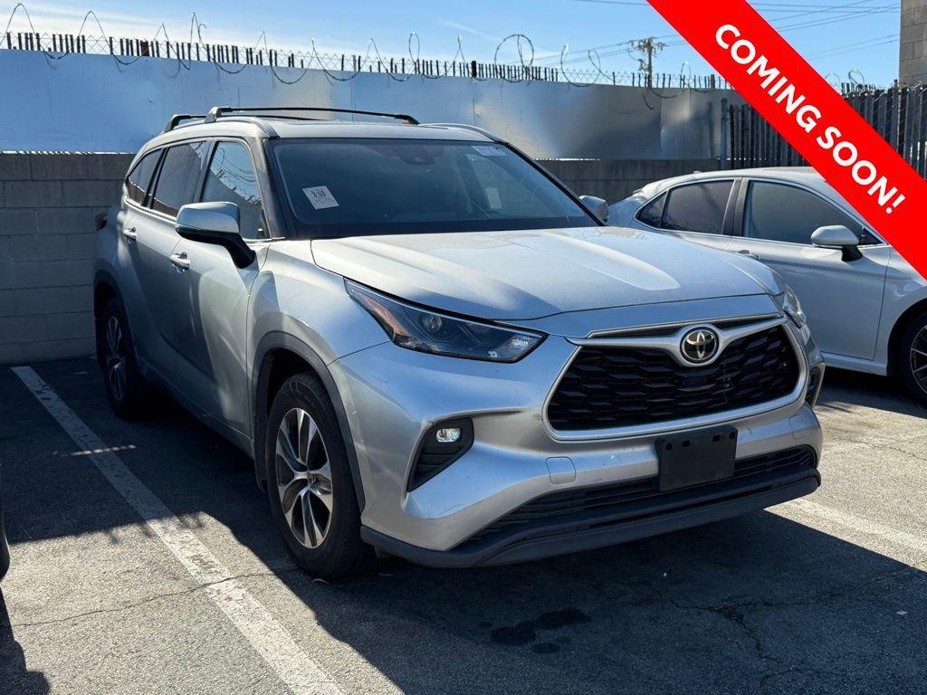 used 2022 Toyota Highlander car, priced at $29,143