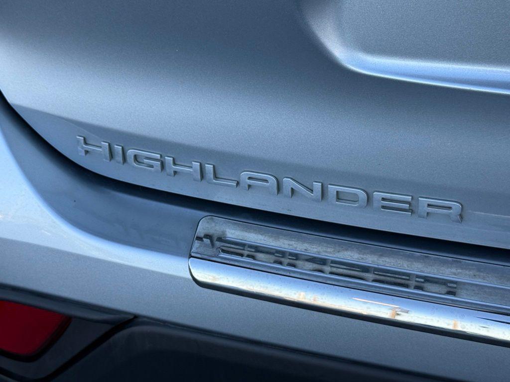 used 2022 Toyota Highlander car, priced at $28,406