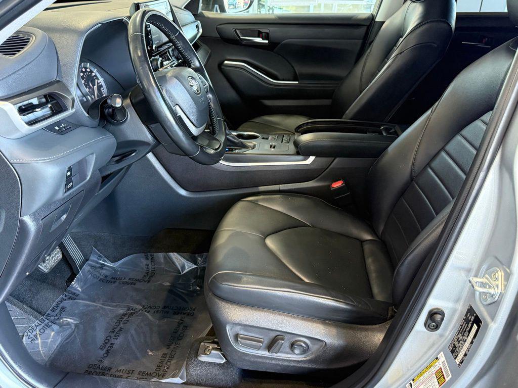 used 2022 Toyota Highlander car, priced at $28,406