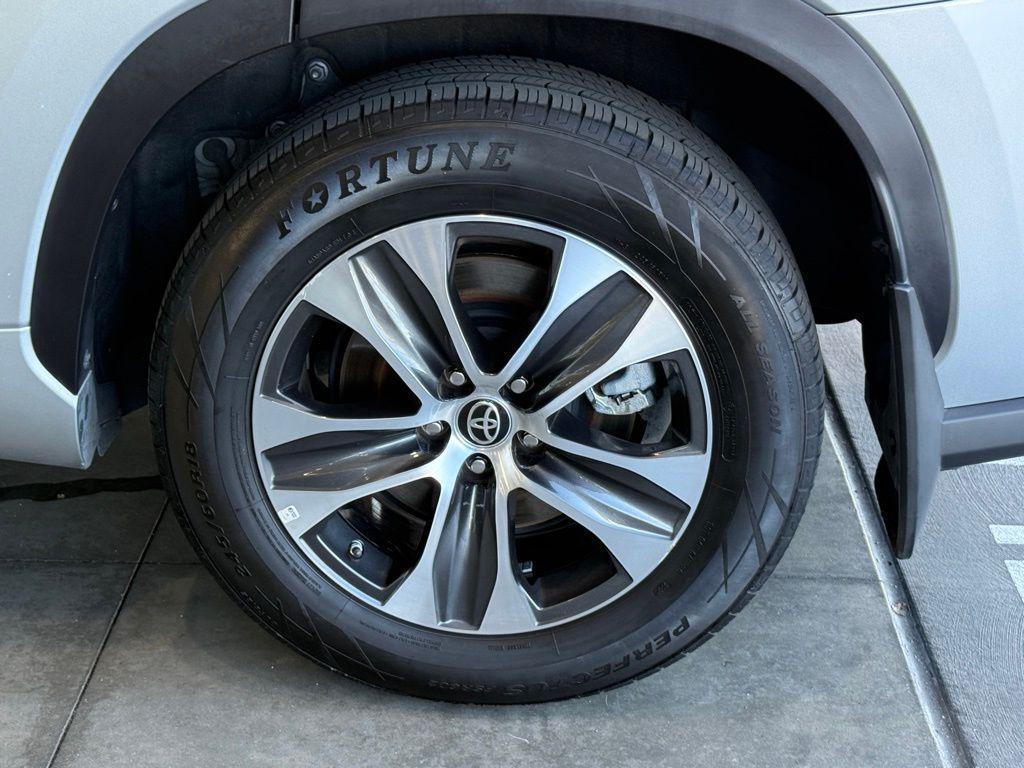 used 2022 Toyota Highlander car, priced at $28,406