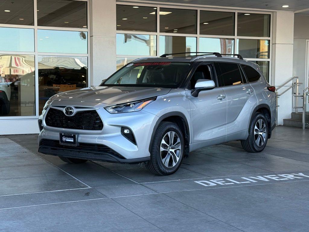 used 2022 Toyota Highlander car, priced at $28,406