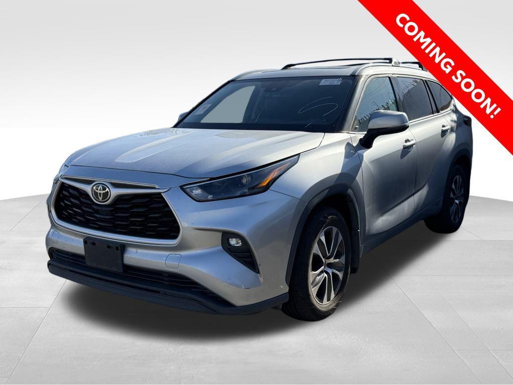 used 2022 Toyota Highlander car, priced at $29,143