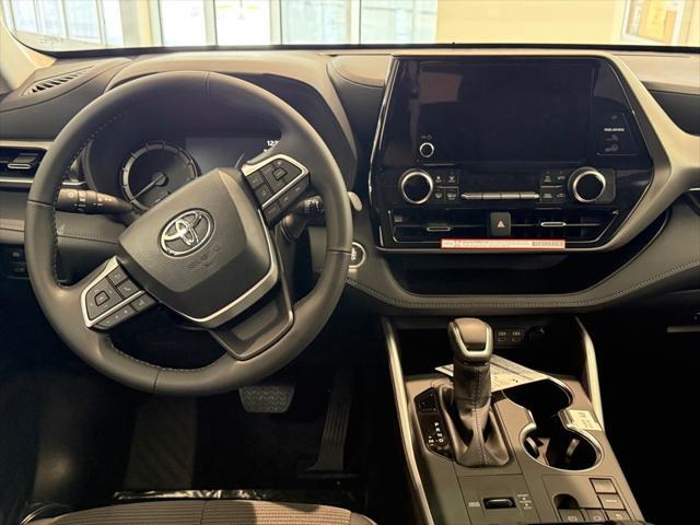 new 2025 Toyota Highlander car, priced at $43,148