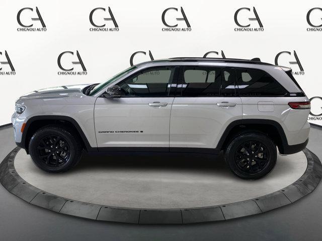 used 2024 Jeep Grand Cherokee car, priced at $39,000
