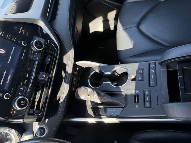 used 2021 Toyota Highlander car, priced at $32,380