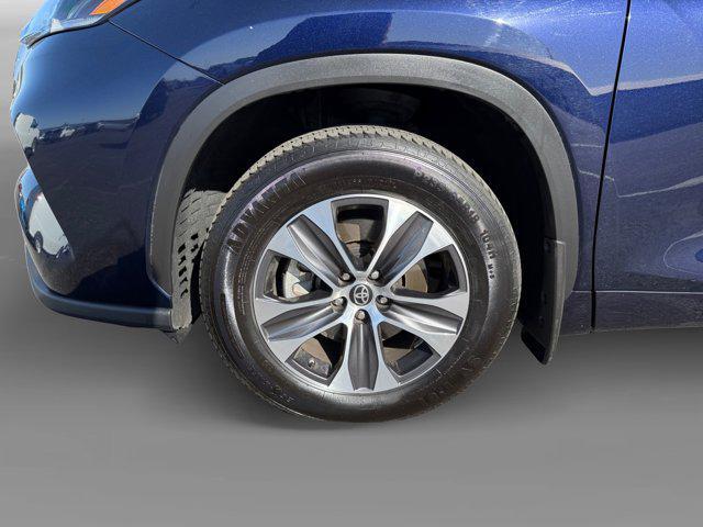 used 2021 Toyota Highlander car, priced at $32,380