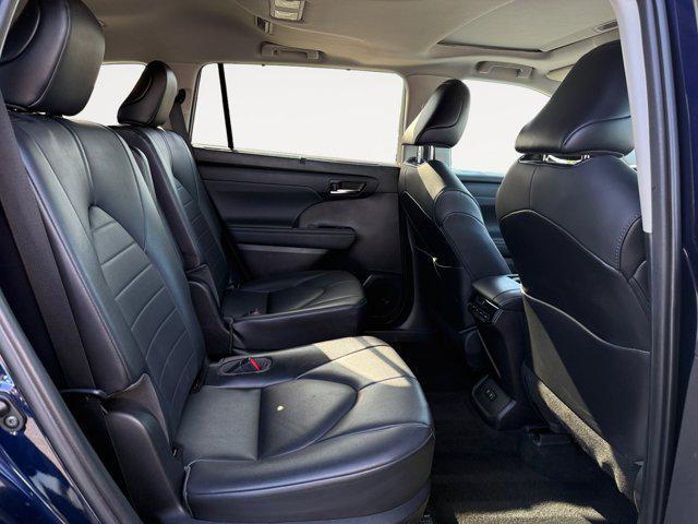 used 2021 Toyota Highlander car, priced at $32,380