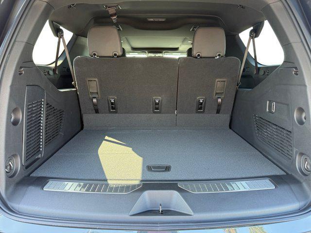 new 2025 Chevrolet Suburban car, priced at $76,680