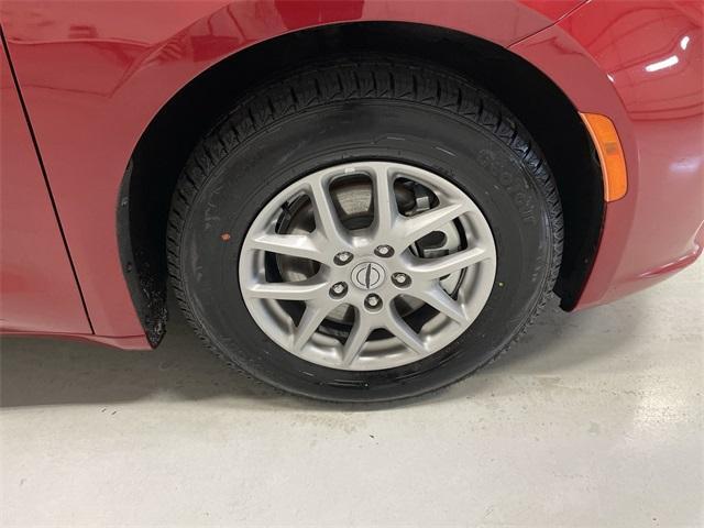 used 2024 Chrysler Pacifica car, priced at $29,167