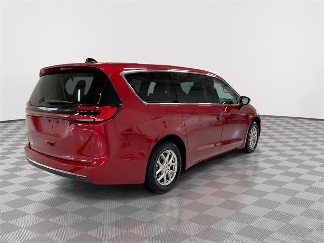used 2024 Chrysler Pacifica car, priced at $29,167