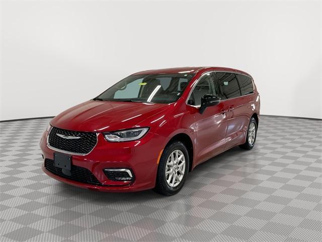 used 2024 Chrysler Pacifica car, priced at $29,167
