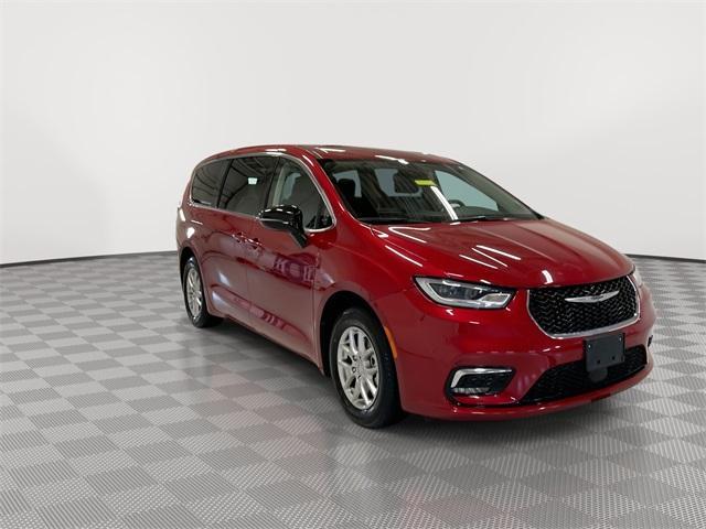 used 2024 Chrysler Pacifica car, priced at $29,167