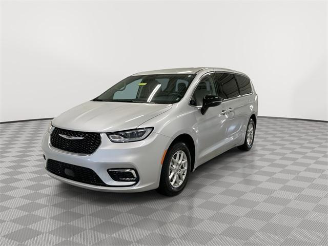used 2024 Chrysler Pacifica car, priced at $29,267