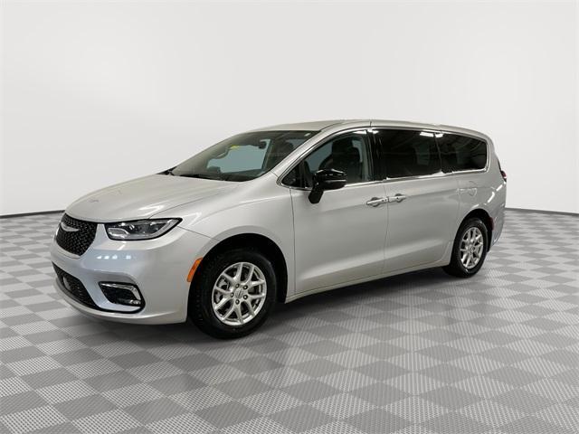used 2024 Chrysler Pacifica car, priced at $29,267