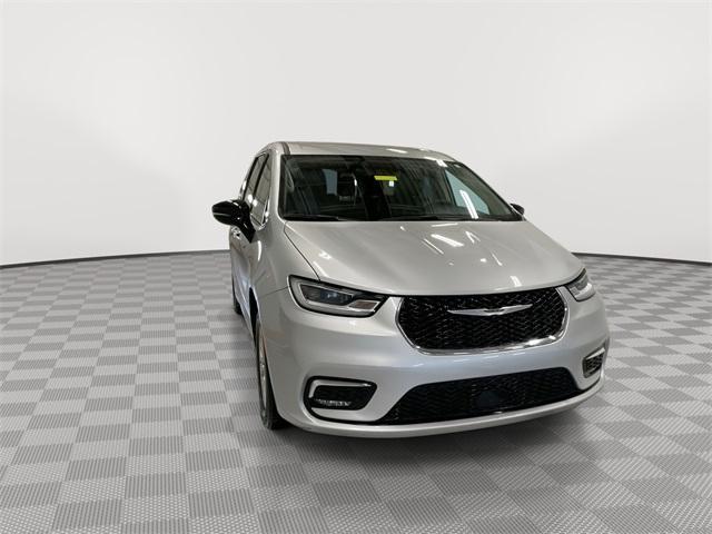 used 2024 Chrysler Pacifica car, priced at $29,267