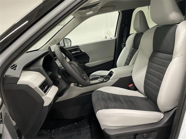 new 2025 Mitsubishi Outlander car, priced at $32,814