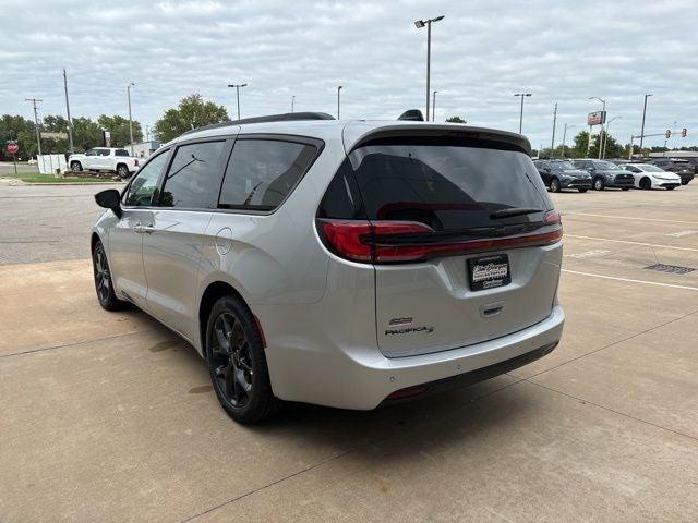 new 2024 Chrysler Pacifica car, priced at $37,839