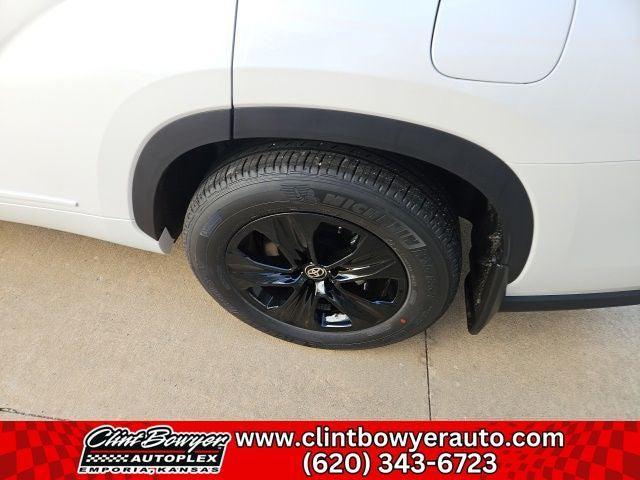 new 2025 Toyota Highlander Hybrid car, priced at $50,237