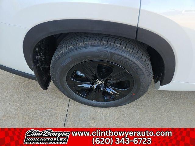 new 2025 Toyota Highlander Hybrid car, priced at $50,237