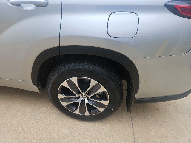 used 2023 Toyota Highlander car, priced at $36,663