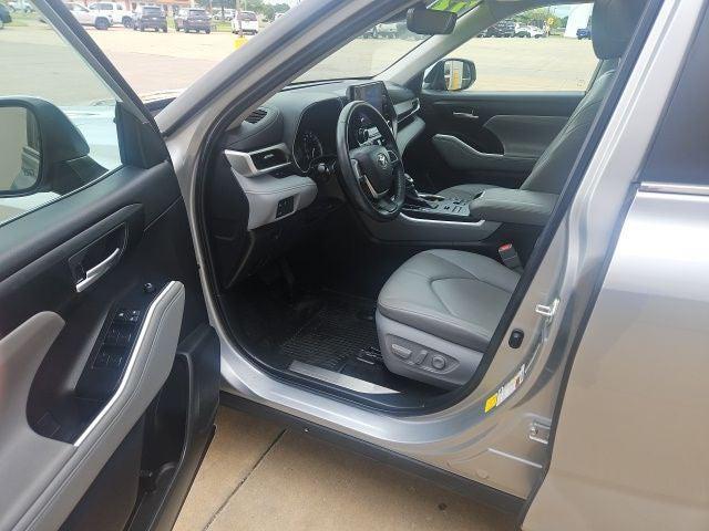 used 2023 Toyota Highlander car, priced at $36,663
