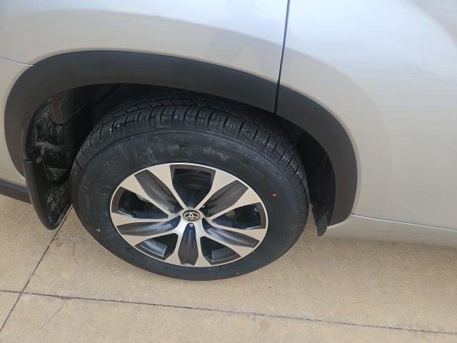 used 2023 Toyota Highlander car, priced at $36,663