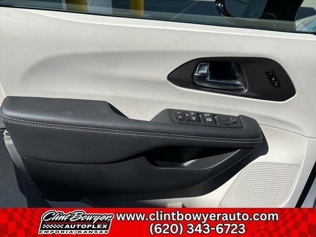 new 2024 Chrysler Pacifica car, priced at $42,085